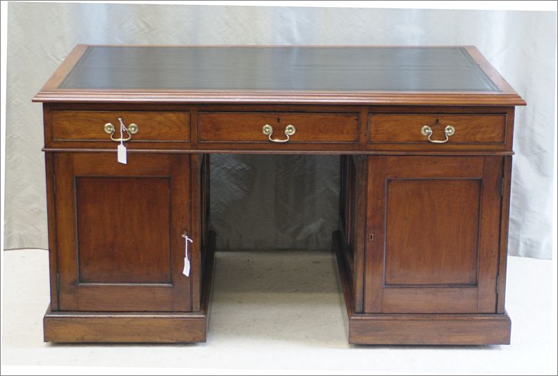1022 Antique Walnut Partners Pedestal Desk (3)
